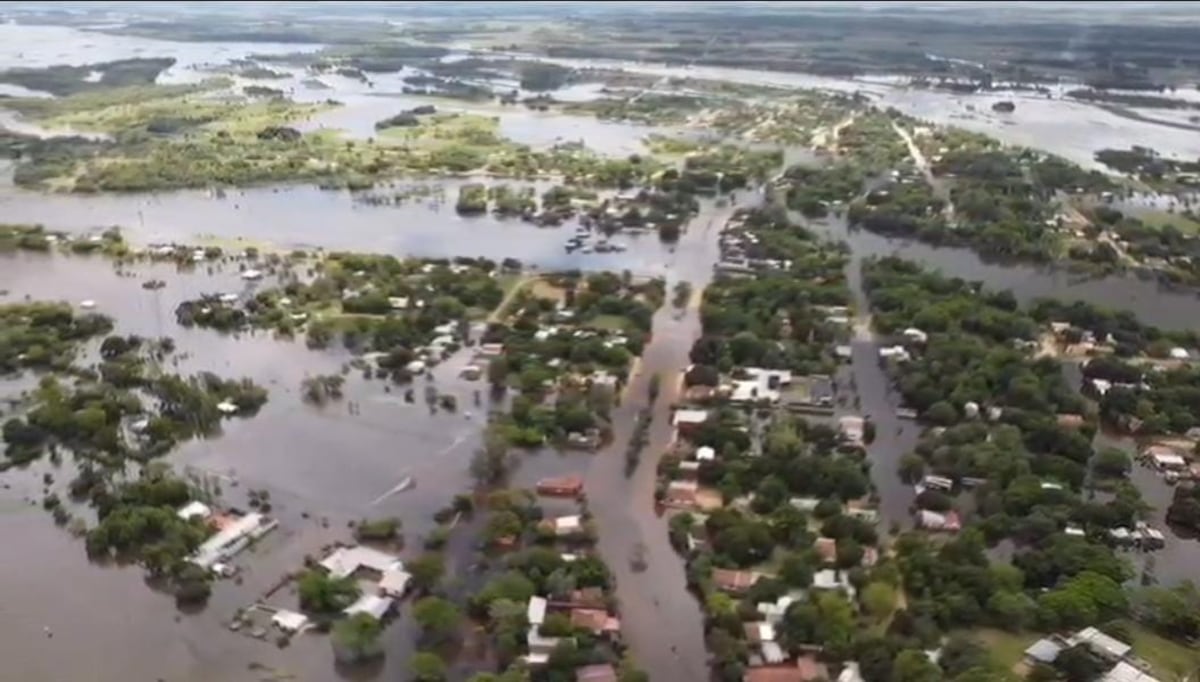 El río Paraná continúa en ascenso y el agua cubre gran parte de Cerrito