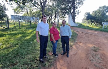 Padres de familia de la Escuela Agrícola de San Juan Bautista, Misiones, piden la reincorporación en su cargo de director a Carlos Riveros quien fue desvinculado injustamente según mencionaron.