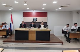 El Tribunal de Sentencia, integrado por Luis Ovelar (presidente), Andrea Riquelme y Víctor Vera, decidieron posponer el inicio del Juicio Oral y Público.
