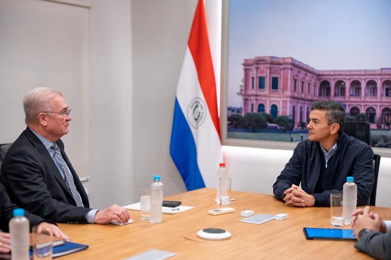El 29 de abril el Fiscal General Emiliano Rolón pidió el aumento presupuestario a Santiago Peña.