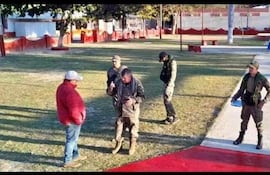 Momento en que agentes policiales verificaron la violación de las medidas cautelares de Hilario Adorno.