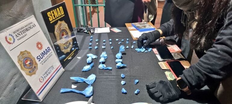 Dosis de cocaína incautada por la Senad.