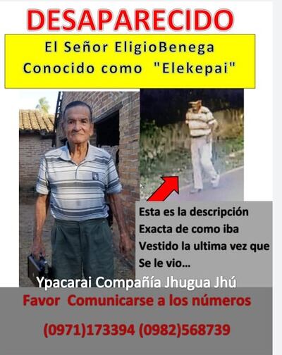El abuelo llevaba una remera a rayas y un pantalón claro.