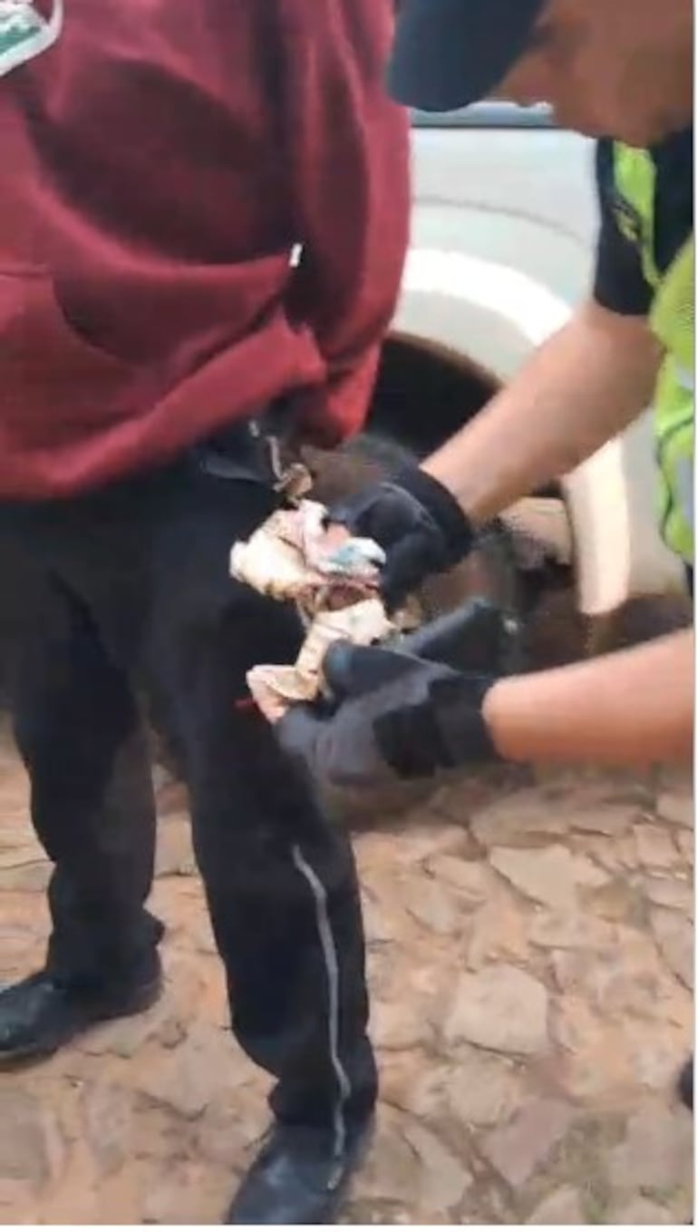 El sospechoso tenía en uno de sus bolsillos los G. 950.000 en billetes de varias denominaciones.