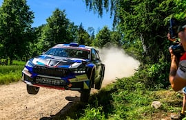 De esta manera, Fau Zaldívar y Marcelo der Ohannesian, al mando del Škoda Fabia RS Rally2, transitaron durante la primera etapa del rally estonio.
