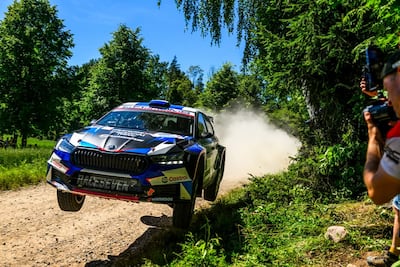 De esta manera, Fau Zaldívar y Marcelo der Ohannesian, al mando del Škoda Fabia RS Rally2, transitaron durante la primera etapa del rally estonio.