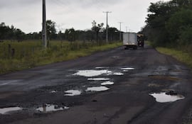El tramo de 14 kilometros de esafalatdo que une Unión- Santaní se encuentra en deplorable estado y necesita de una urgente reparación