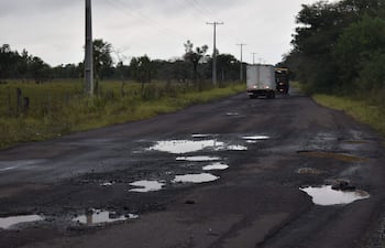 El tramo de 14 kilometros de esafalatdo que une Unión- Santaní se encuentra en deplorable estado y necesita de una urgente reparación