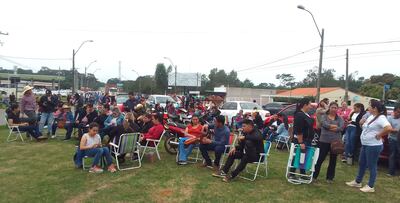 La manifestación de docentes se realiza en la rotonda ubicada en el Cruce Guaicá de Santaní sobre la ruta PY03 del km 151