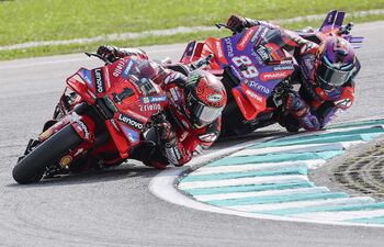Una gran batalla se vio el fin de semana en Sepang entre Francesco Bagnaia (1) y Jorge Martín.
