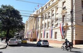 No hubo asistencia masiva de trabajadores ayer en locales del BNF, en el primer día de cobro.