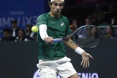 Lorenzo Musetti (23 años) se destaca en el circuito ATP con su revés a una mano.