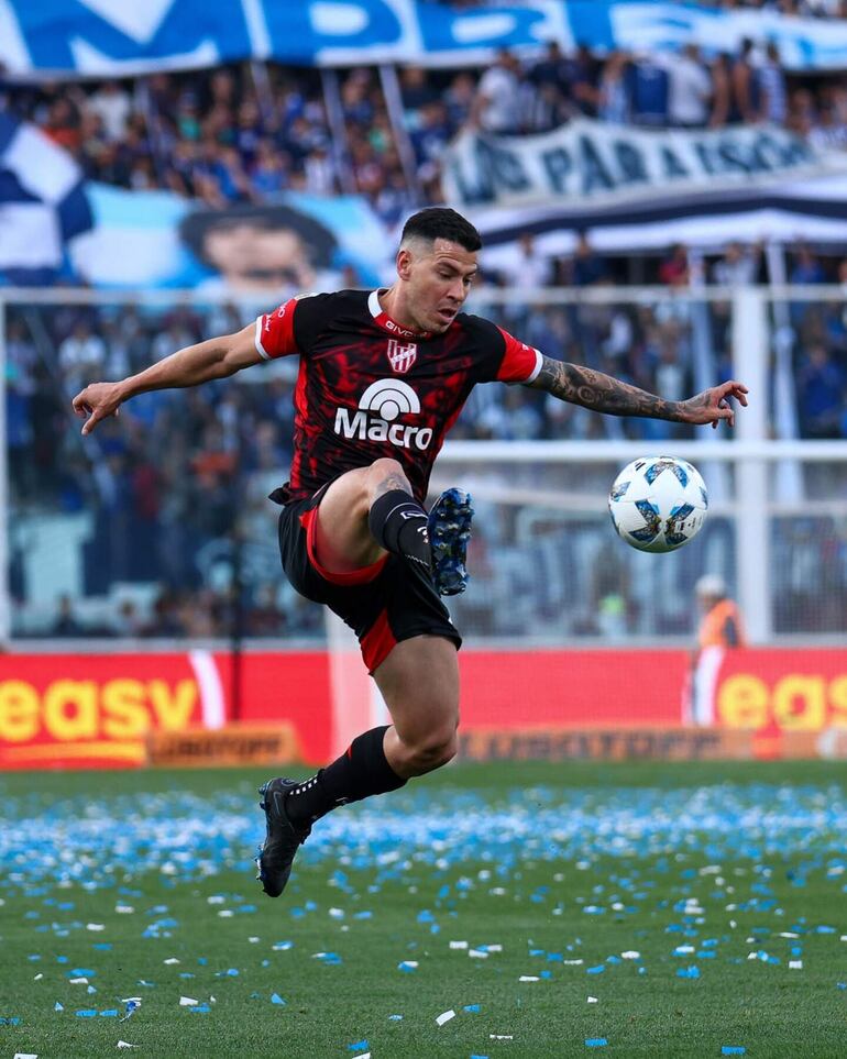 Juan José Franco (32) marcó el gol de Instituto de Córdoba.