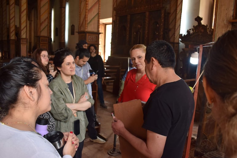 La ministra de la SNC, Adriana Ortiz, y profesionales recorrieron el templo para elaborar el expediente de postulación.