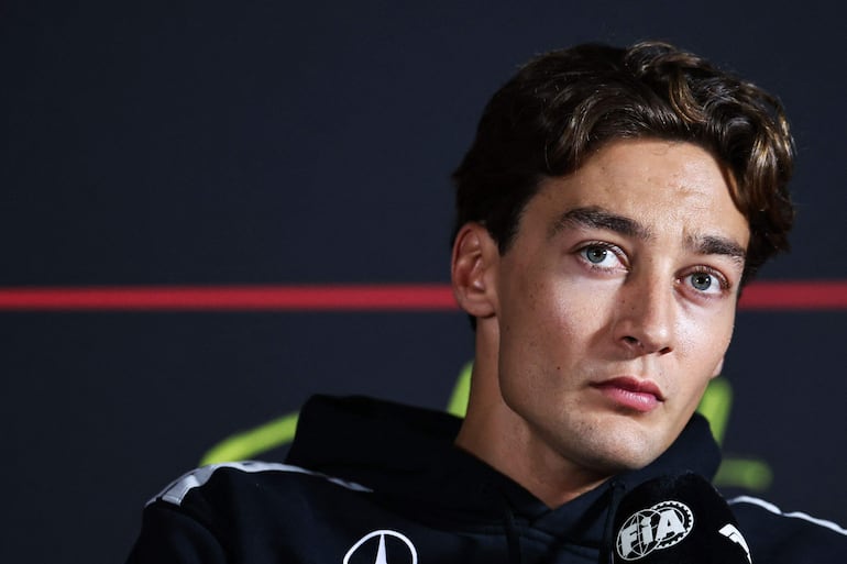 El piloto británico de Mercedes, George Russell, durante una rueda de prensa previa al Gran Premio de los Países Bajos de Fórmula 1. (SIMON WOHLFAHRT / AFP)