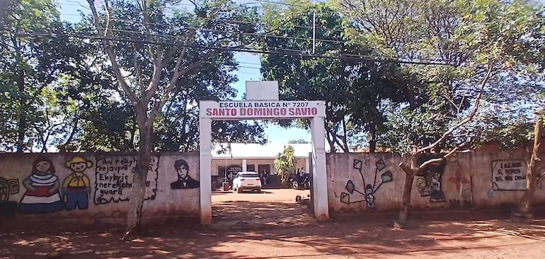 Acceso a la Escuela Santo Domingo Savio, de Pedro Juan Caballero.
