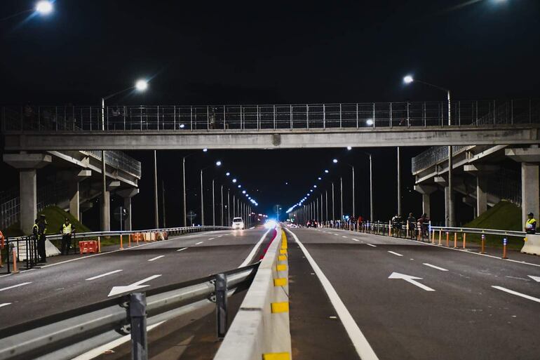 Viaducto peatonal ubicado en el km 50,200 (exKm 48) de la ruta PY02, a metros de la Cruz Peregrina.