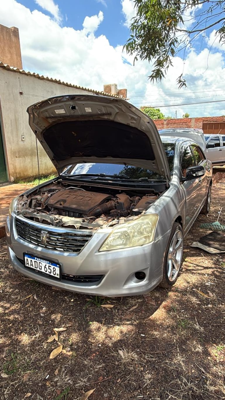 El automóvil que el ahora detenido utilizaba para transportar la droga, según la Policía, también fue incautado.