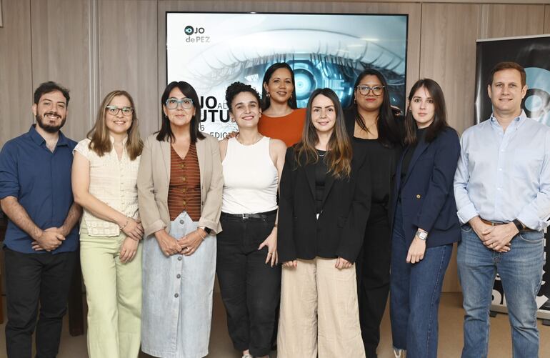 Parte del equipo de la Agencia Ojo de Pez durante el encuentro de "Ojo al futuro 2026".