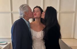 Catherine Zeta-Jones y Michael Douglas con su hija Carys.