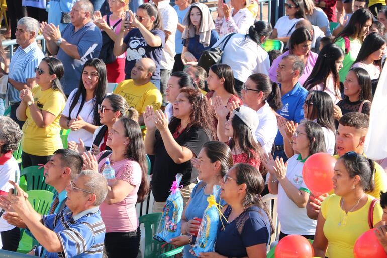 Concurrida participación de feligreses en la basílica de Caacupé.