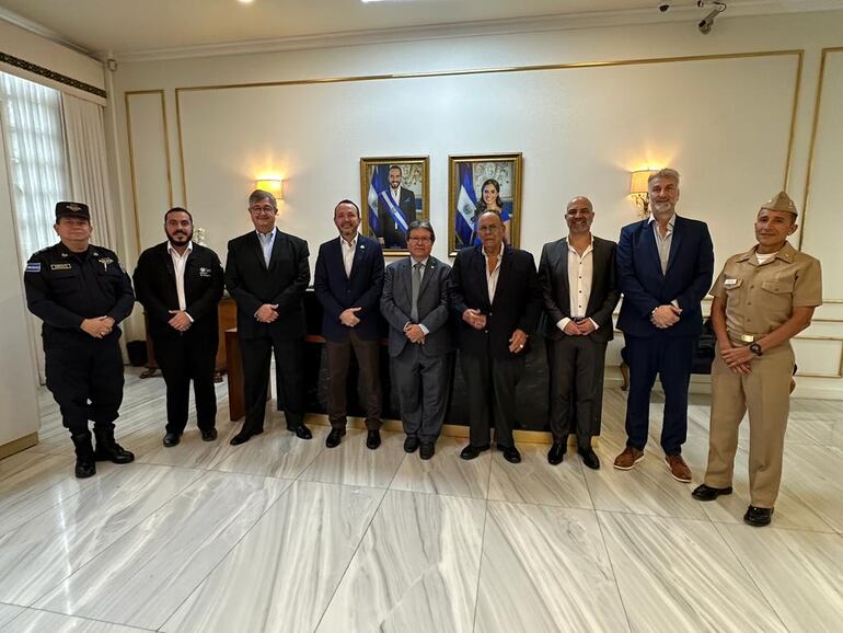 Los representantes de TSV aprovecharon la oportunidad para destacar las soluciones tecnológicas que han ofrecido a lo largo de su trayectoria, que generaron un impacto positivo en la seguridad en Paraguay. Estos proyectos van alineados con el objetivo de las autoridades de El Salvador, quienes buscan continuar implementando modernos sistemas para salvaguardar a los habitantes del país.