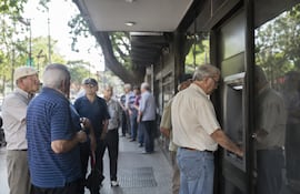 Ayer martes arrancó el calendario de pagos con veteranos, pensionados y beneficiarios del Programa Adultos Mayores, hoy miércoles prosigue con los jubilados de la Caja Fiscal.