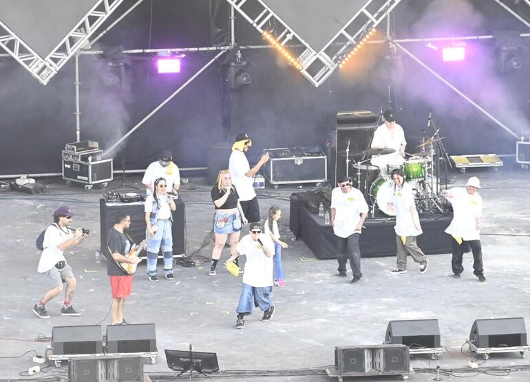 ReciclArte: Ñande Rap y Ndaipori Frontera rompieron el hielo y dieron inicio al festival.