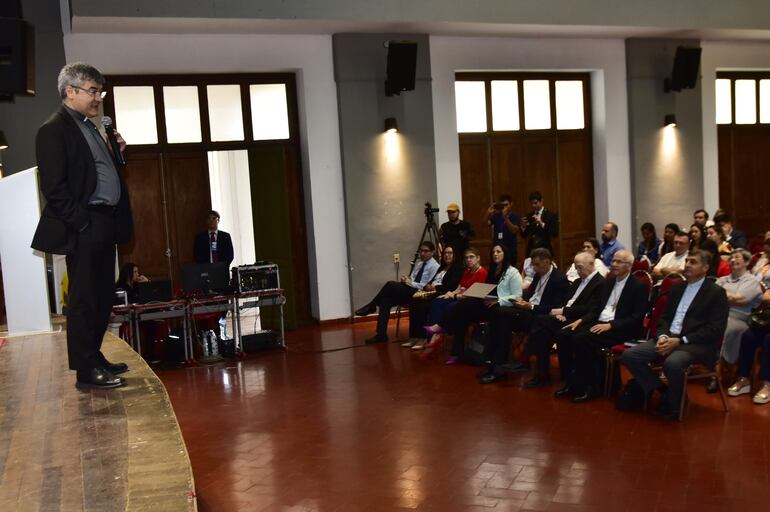 Atentos a las palabras del Rector de la Universidad Católica.