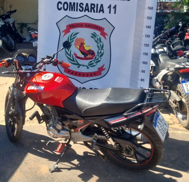 Moto robada recuperada por la Policía.