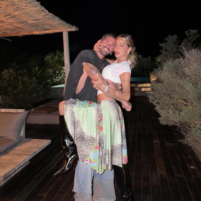 Rodrigo De Paul y Tini Stoessel viven un verano a puro amor. (Instagram/Rodrigo De Paul)