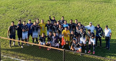Componentes del plantel del 3 Corrales de Ciudad del Este, luego de la clasificación a las semifinales del Nacional B de la UFI, de forma anticipada.