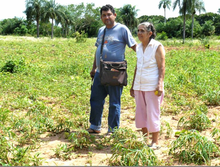 EPP: Mariana Ayala y su hijo José Villalba. Archivo.