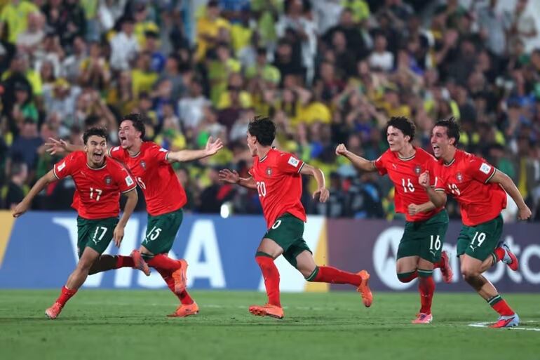 Final del partido y el delirio de alegria de los jugadores Sub 17 de Portugal, que alcanzaron el título este jueves en el Mundial de la categoría, celebrado en Qatar.