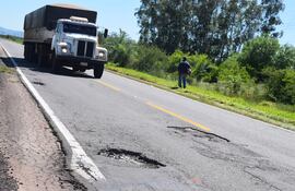 La ruta PY01 se encuentra en estado de abandono, pese a reiterados reclamos el MOPC sigue sin reparar los peligrosos baches.