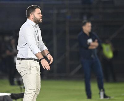 Ariel Galeano, entrenador de Libertad, en el partido frente a Sportivo Ameliano por la ida de los octavos de final de la Copa Sudamericana 2024 en el estadio Defensores del Chaco, en Asunción.