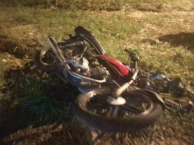 La motocicleta en la que viajaba la víctima fatal.