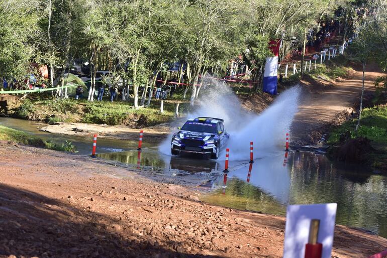 Fau Zaldívar no quiere que se le escape la punta de la carrera en la WRC2 y se mantiene tercero y al acecho del francés Yohan Rossel y de Diego Domínguez Bejarano.