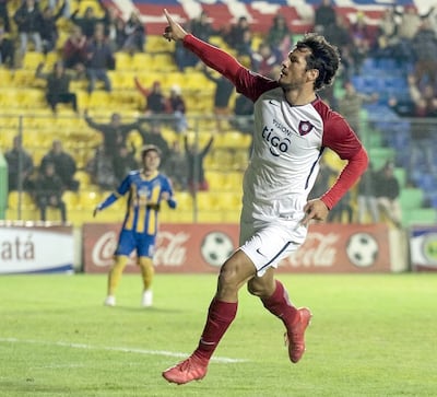 Nelson Haedo Valdez (actual entrenador de Libertad), en el festejo de su gol para Cerro Porteño contra el Cristóbal Colón de J. Augusto Saldívar, en el 2018.