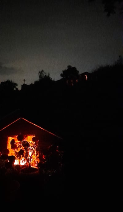 Luz en medio de la noche en el Cementerio de Huitizizilapán (Foto: Cortesía del autor, Pelao Carvallo).