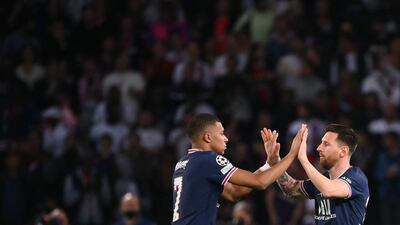 Kylian Mbappé y Lionel Messi, autores de los goles del triunfo del París Saint Germain sobre el Leipzig de Alemania en la capital francesa, por la tercera fecha de la fase de grupos de la “Champions”.