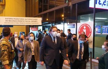 Comitiva de Gafilat en la Aduana de Ciudad del Este verificando en situ el movimiento en esta zona del país.