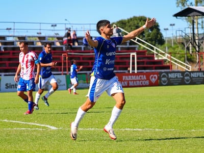 Enrique Balbuena, autor de dos goles para Encarnación FC.
