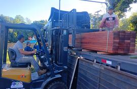 Desde San Pedro exportan madera para obras civiles en Uruguay