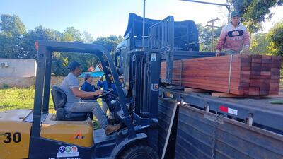 Desde San Pedro exportan madera para obras civiles en Uruguay