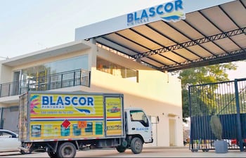 Blascor Pinturas cuenta con una planta industrial en Hernandarias y una red de distribución que llega a más de 3.000 puntos de venta en los 17 departamentos del país.