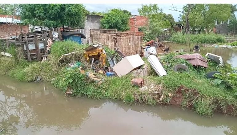 En su mayoría de las casas ubicadas en la cercanía del cauce hidrico se encuentran en riesgo de ser inundadas