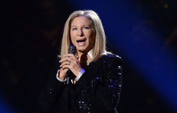 La actriz y cantante Barbra Streisand presentó su autobiografía "My name is Barbra", un libro de casi mil páginas que llegó hoy a las librerías de Estados Unidos.