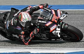 El piloto italiano Marco Bezzecchi, del Aprilia Racing, en acción durante la carrera en Buriram.
