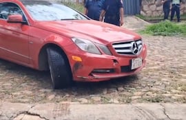 El auto de la marca Mercedes-Benz, que estaría implicado en la muerte de Enrique Melgarejo.